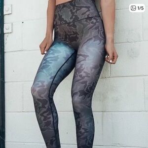 KEFI Black Camo Leggings Scrunch Butt Sculpt XS - New